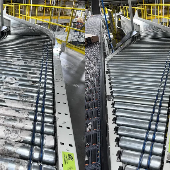 Cleaning rollers at courier facility with dry ice blasting in Ottawa