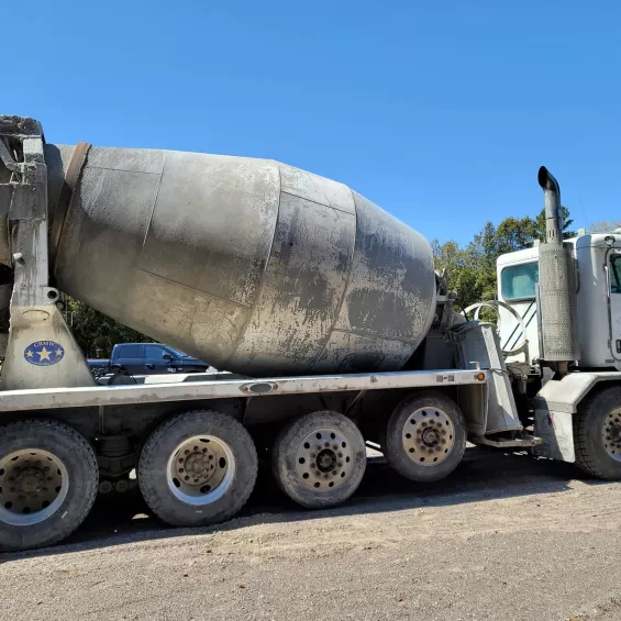 Cement Truck Sandblasting before sand-blasting