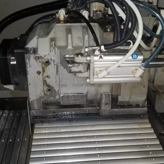 Surface rust removal after dry ice blasting