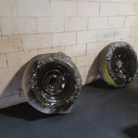 Tire rim rust removal by SZB