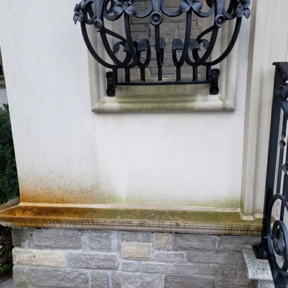 Power washing in Richmond Hill before
