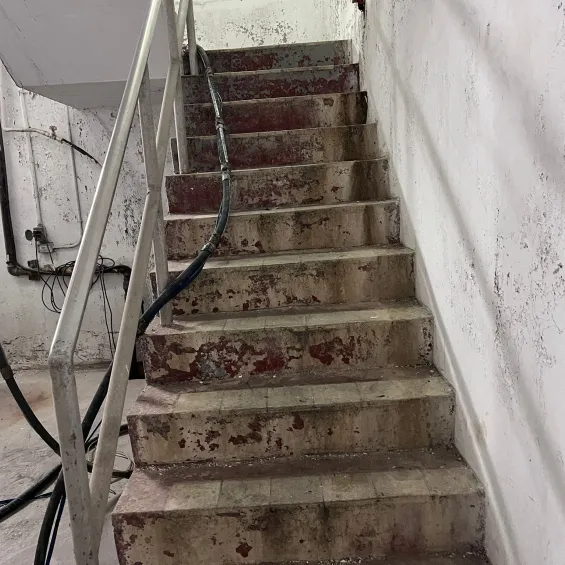 01-stairs-before-blasting